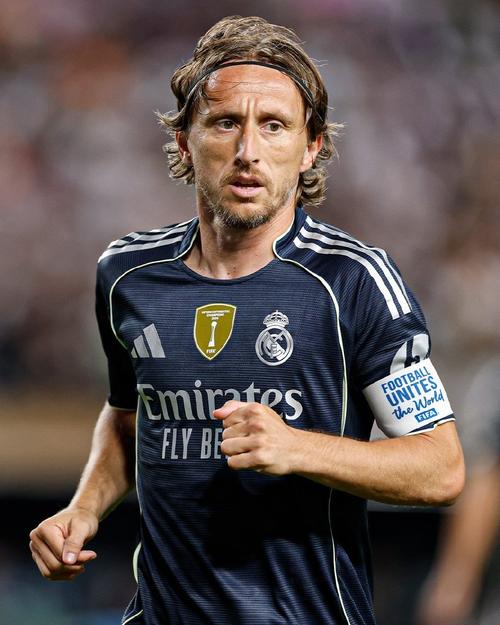 42分7板8助4断，东契奇纪录夜空砍！湖人3连败两大短板已摆在明面